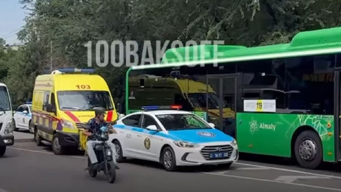 автобус қызды қағып кетті