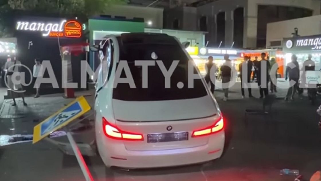 Автомобиль попал в аварию