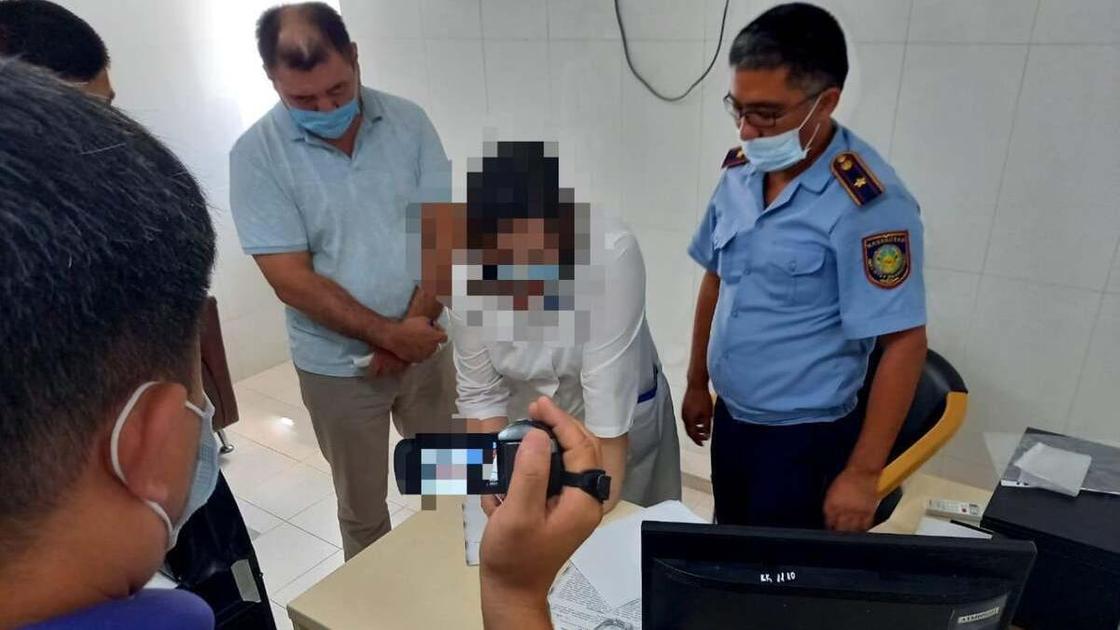 Медсестер задержали в Атырау