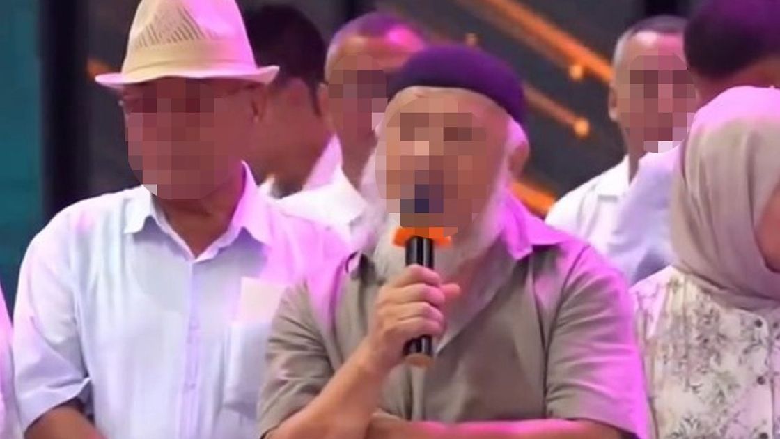 тойда тілек айтуға шыққан ер адам
