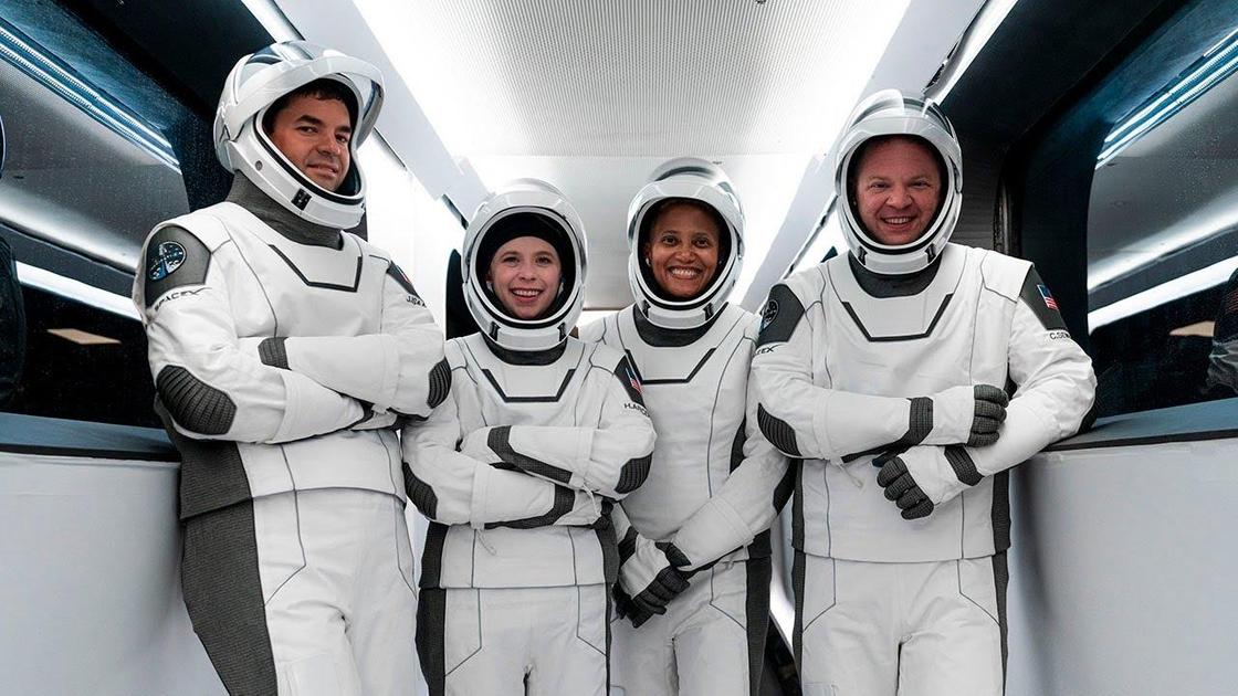 Участники полета на корабле компании SpaceX