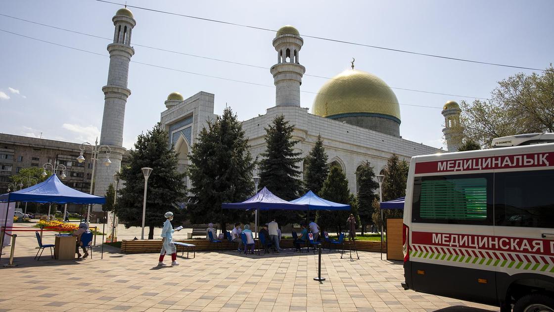Прививочный пункт в Центральной мечети
