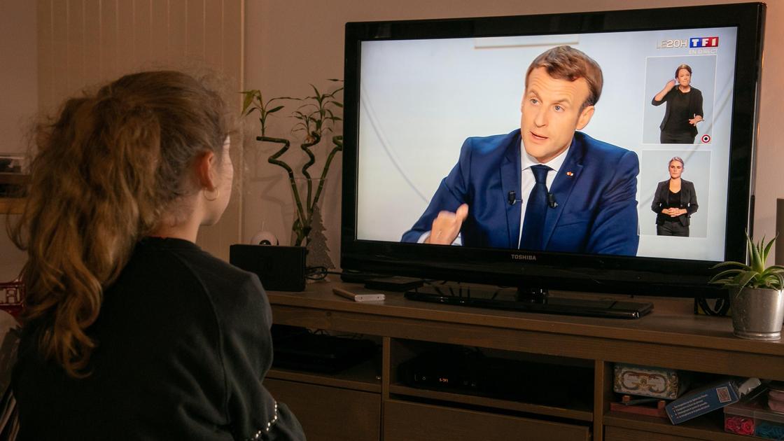 президента франции показывают по телевизору президента франции показывают по телевизору