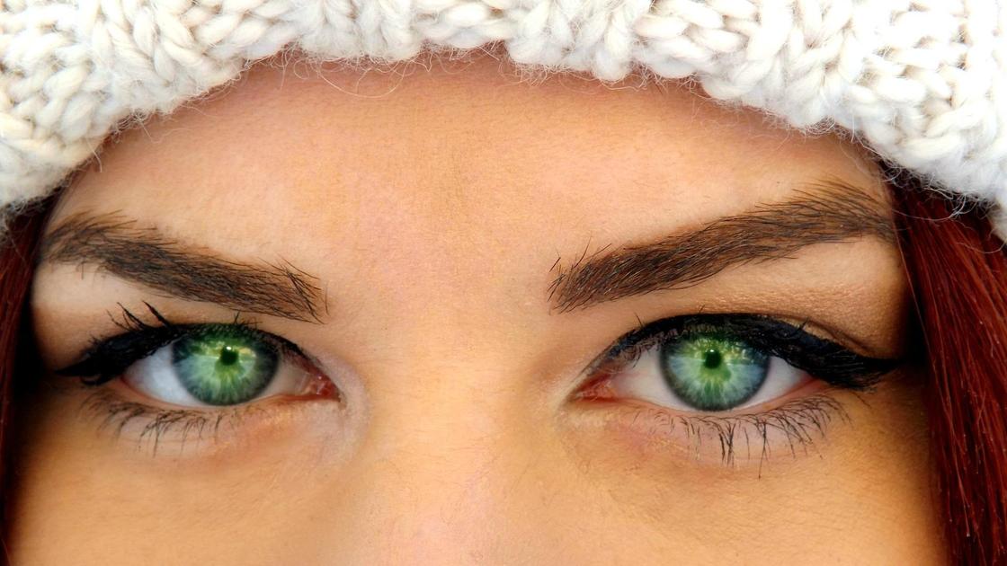 Макияж для зеленых глаз со стрелками