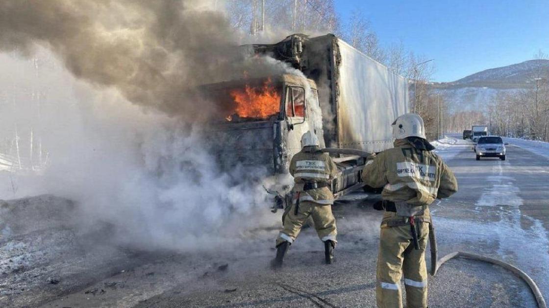 Өртенген көлікті сөндіру