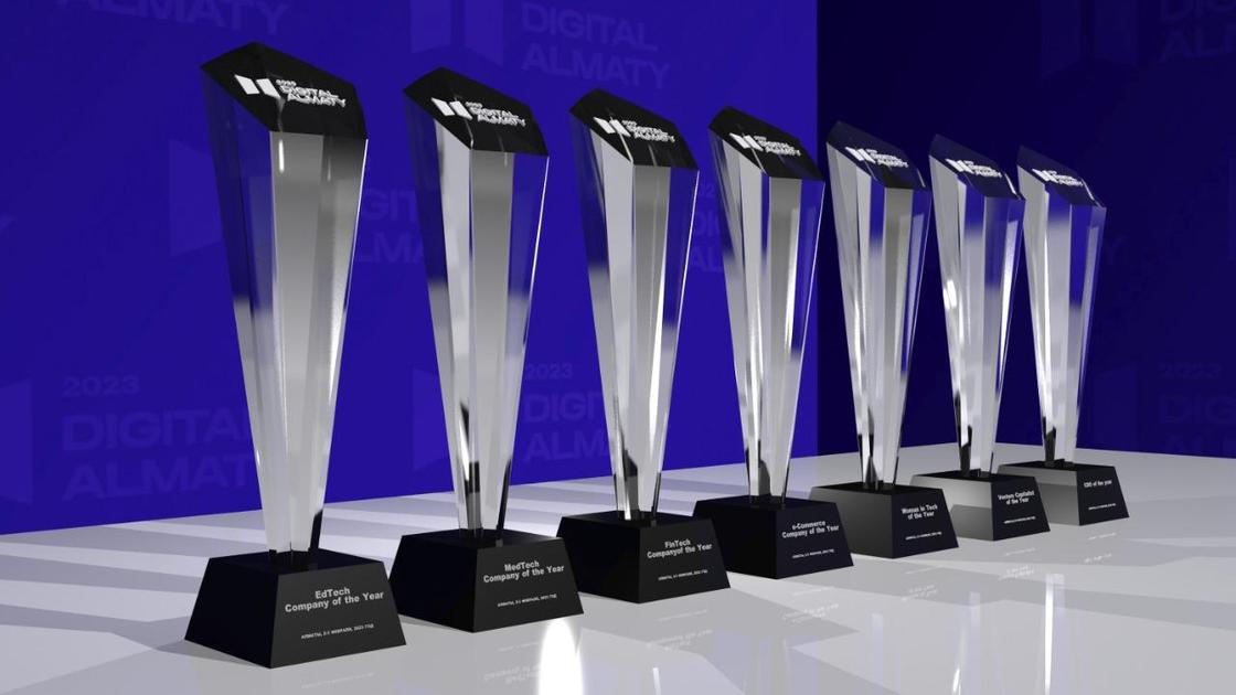 Статуэтки премии Digital Almaty Awards