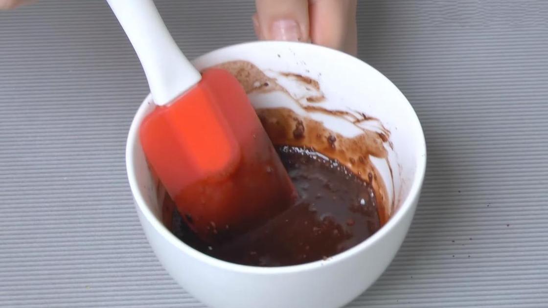 Соединение какао с сахаром и водой
