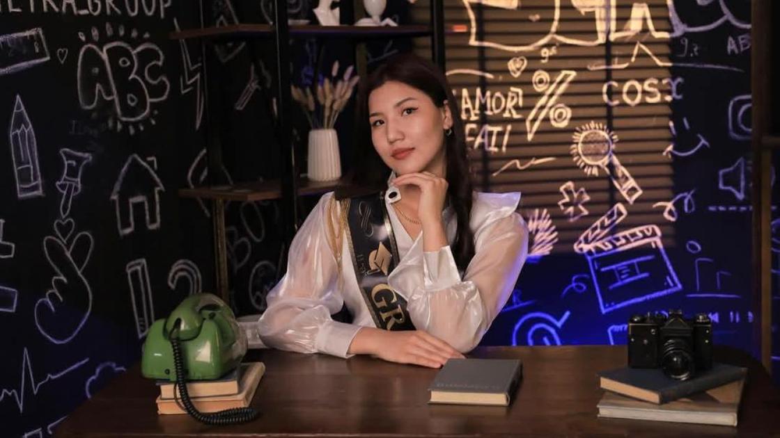 Школьница Акжунус Атахан