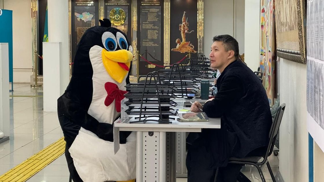 "Пингвин" на голосовании в Алматы