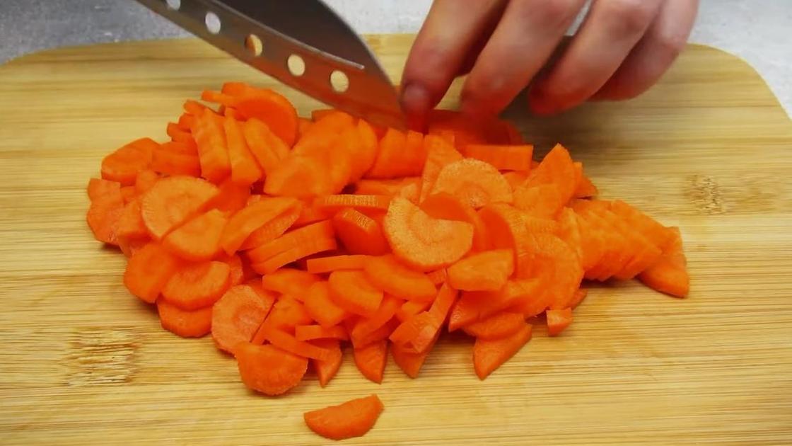 Нарезка моркови для хашламы