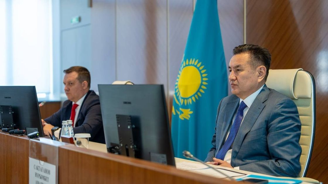 Сессия областного маслихата во главе с Нурымбетом Сактагановым