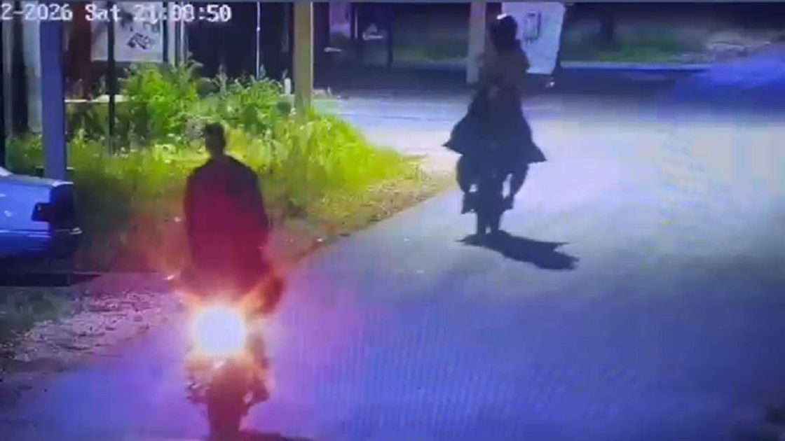 Подростки на мопедах
