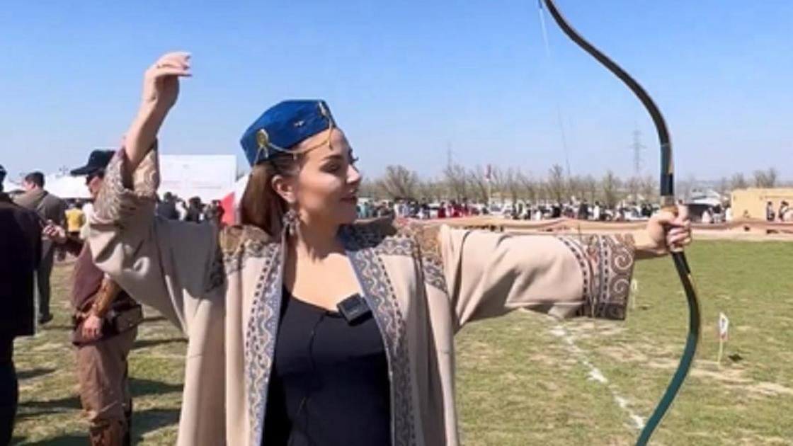 "Тюркская воительница": стреляющая из лука Майя Бекбаева очаровала Казнет
