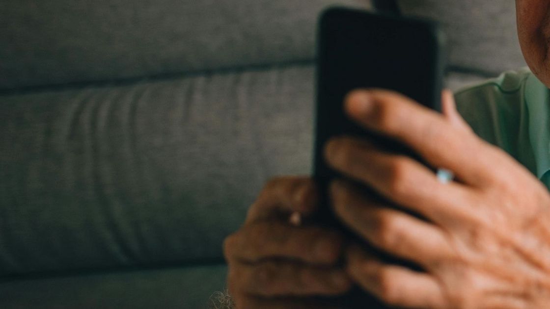 Мужчина с телефоном