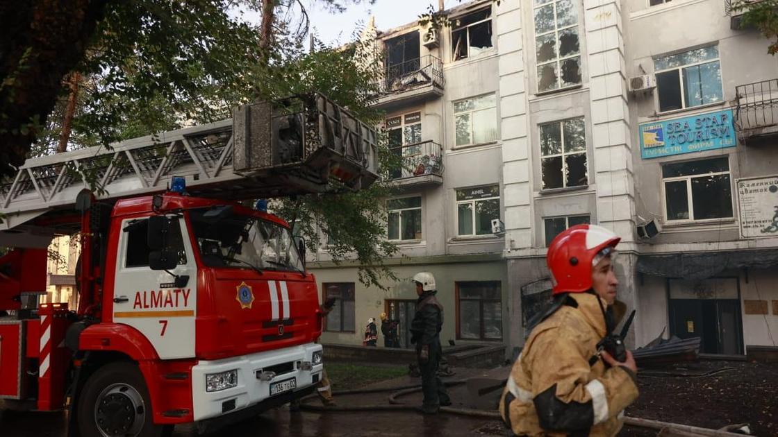 Дом загорелся в Алматы