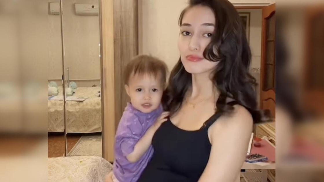 Динара Бактыбаева с дочерью