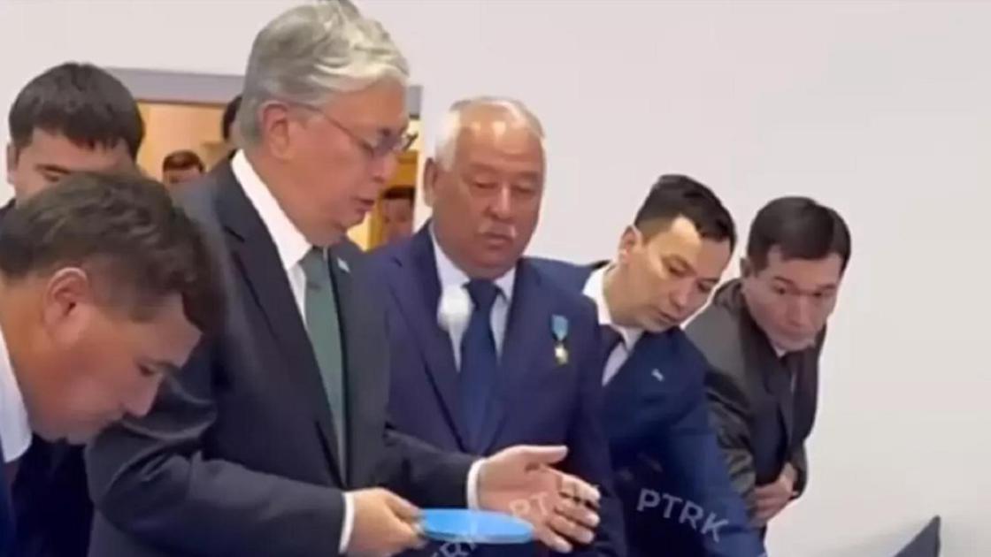 Қасым-Жомарт Тоқаевтың теннис ойнап жатқан сәті Қасым-Жомарт Тоқаевтың теннис ойнап жатқан сәті