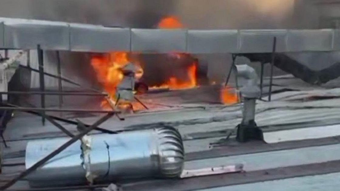 Пожар на крыше кафе в Таразе