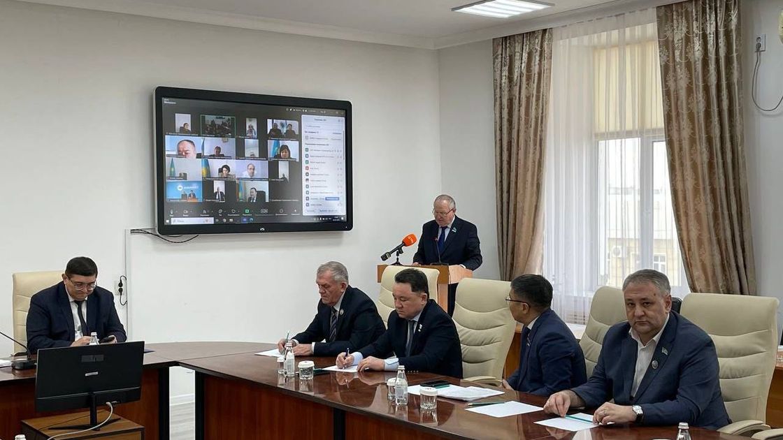 Заседание маслихата и общественного совета, посвященное проекту новой Конституции