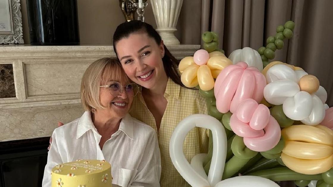 Анна Заворотнюк с бабушкой