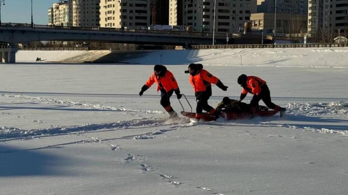 Спасатели на льду