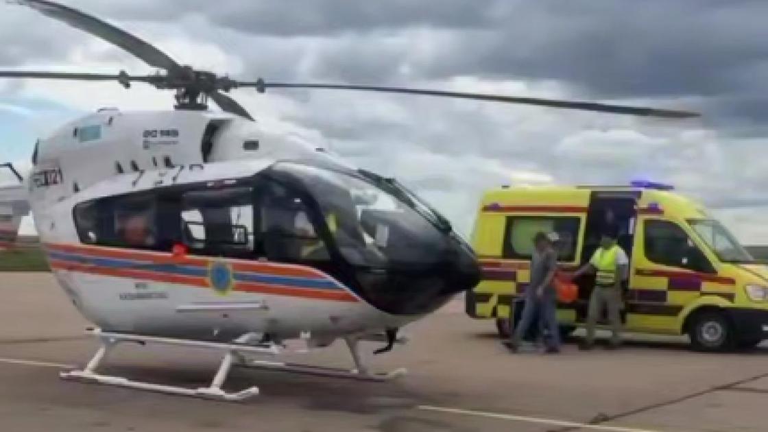 Вертолет и карета скорой помощи