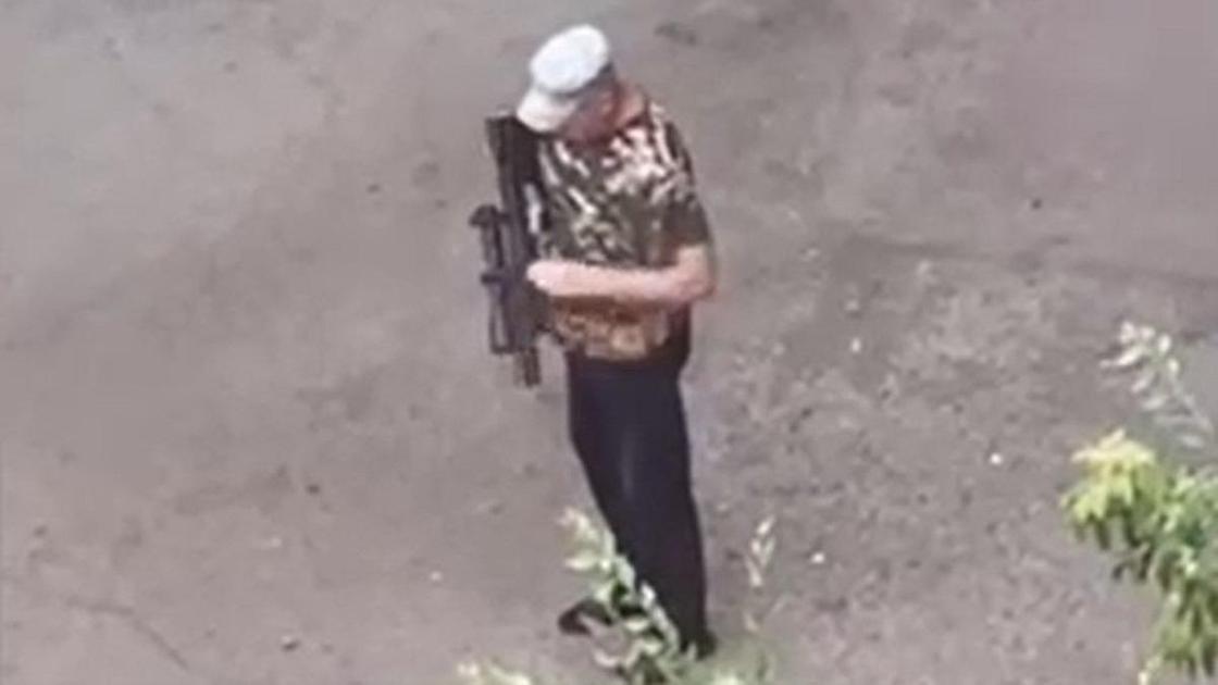 Мужчина устроил стрельбу в Караганде