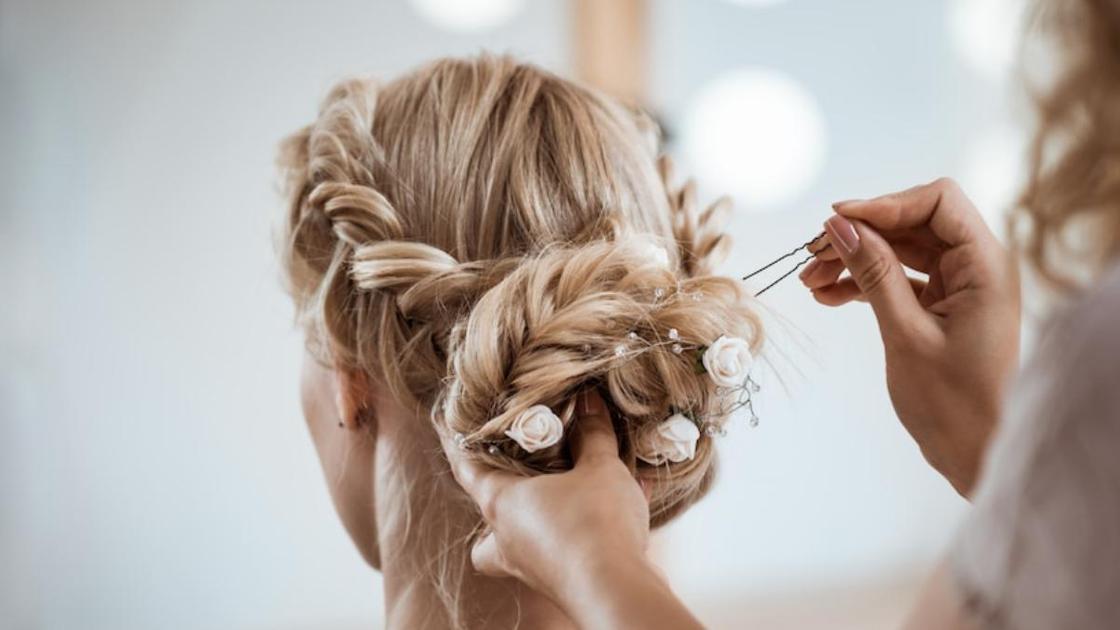 Вечерние прически с косами — стильные варианты, которые можно сделать дома