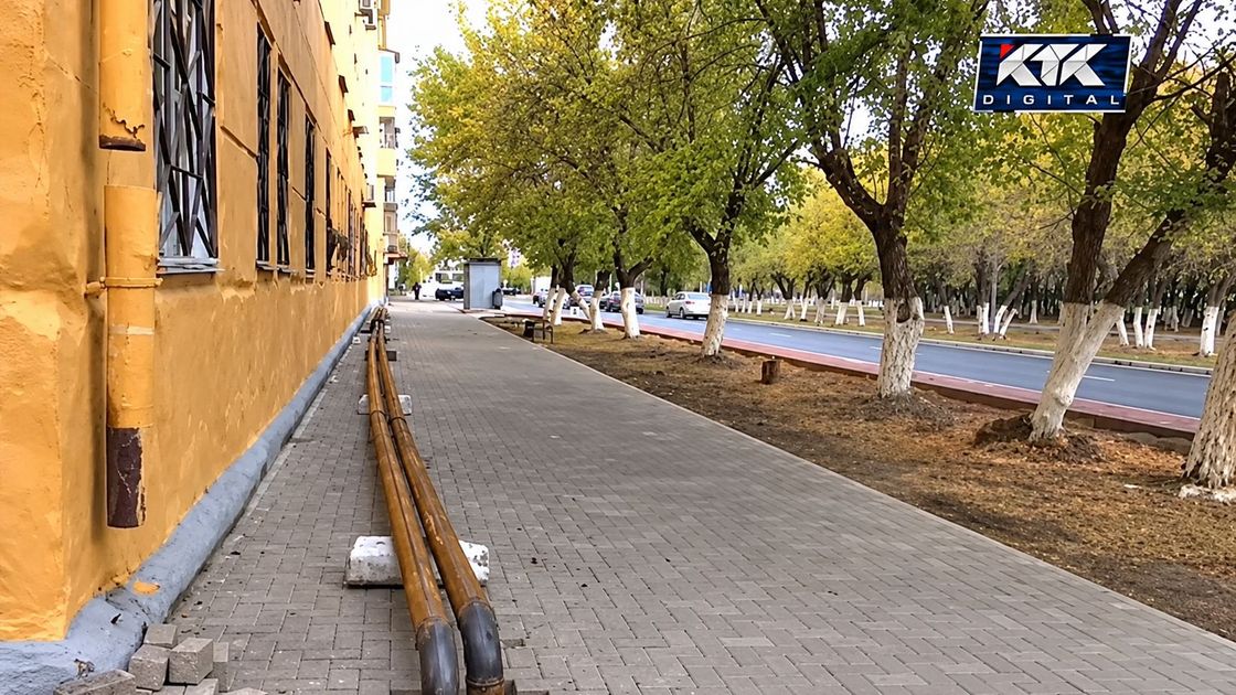 Трубы поверх брусчатки