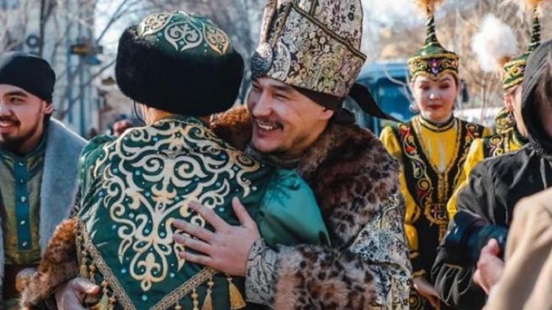 Көрісіп жатқан тұрғындар