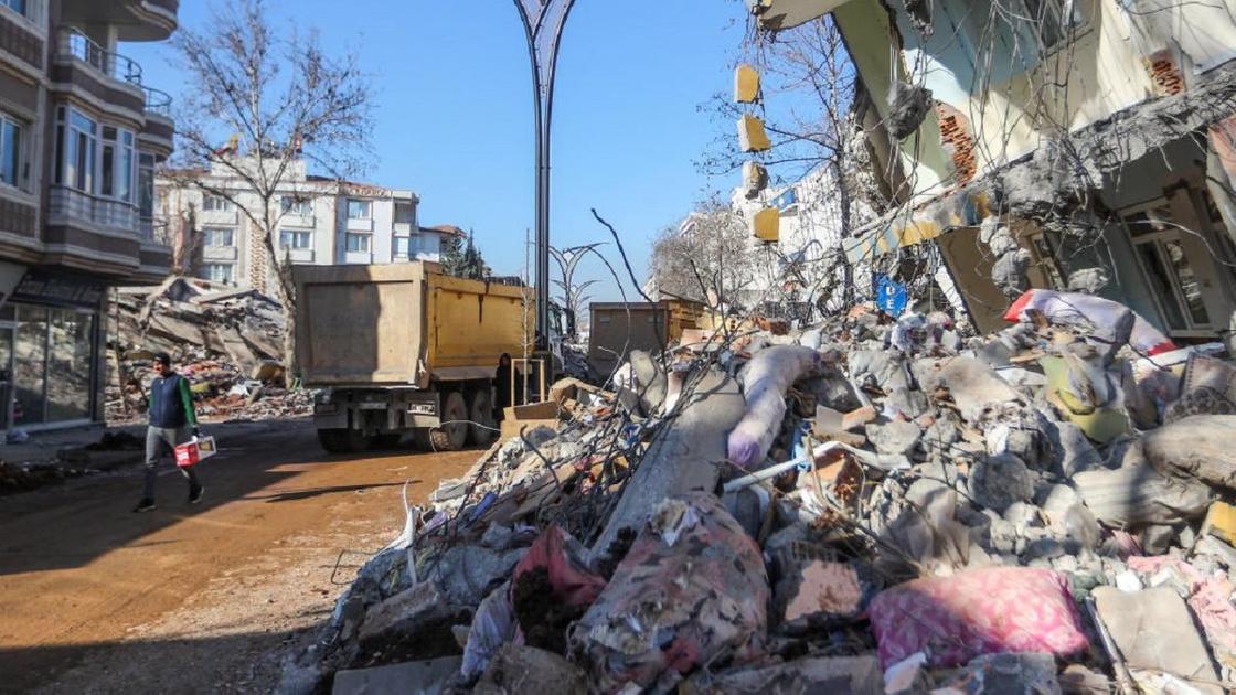 Разрушенные здания в Турции