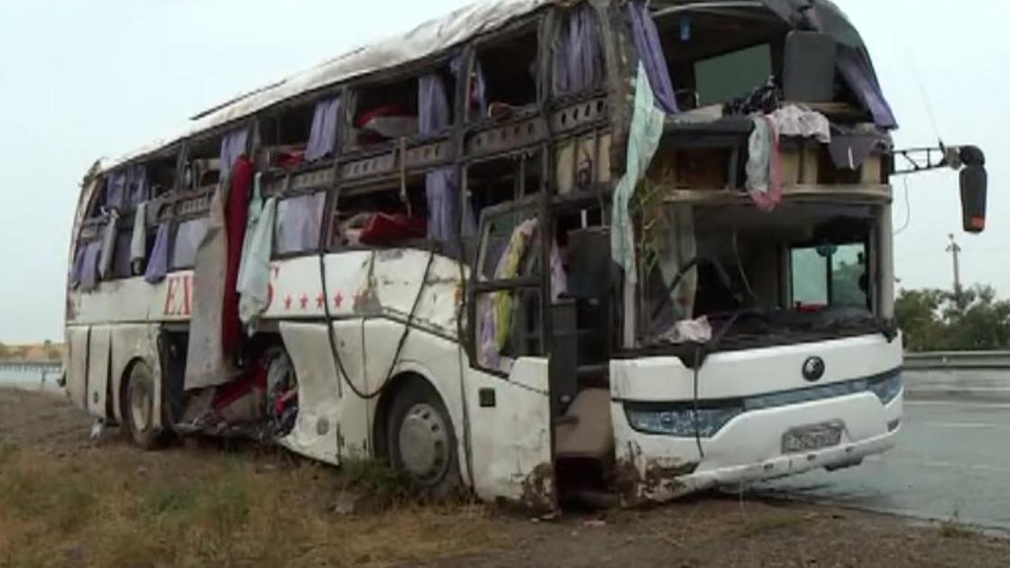 Автобус опрокинулся близ Нур-Султана