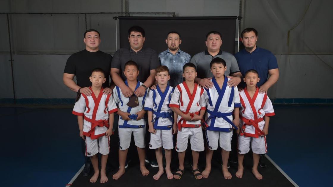 Казахстанские борцы и молодое поколение спортсменов