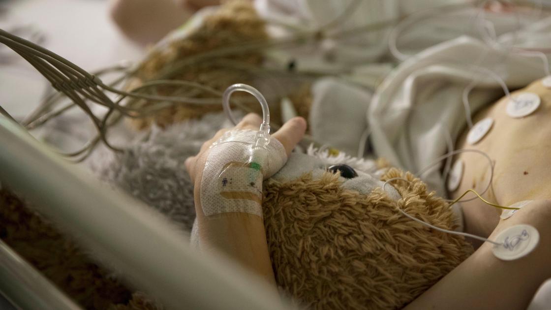 Ребенок лежит в больнице