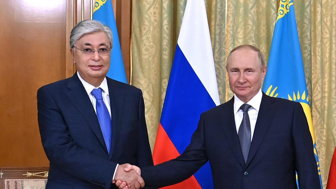 Қасым-Жомарт Тоқаев және Владимир Путин Қасым-Жомарт Тоқаев және Владимир Путин