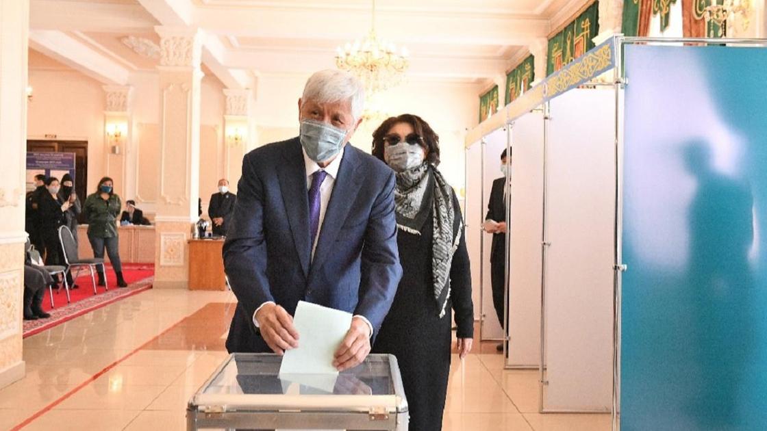 Амандык Баталов проголосовал на выборах
