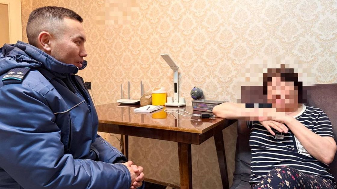 Жительница Рудного и полицейский