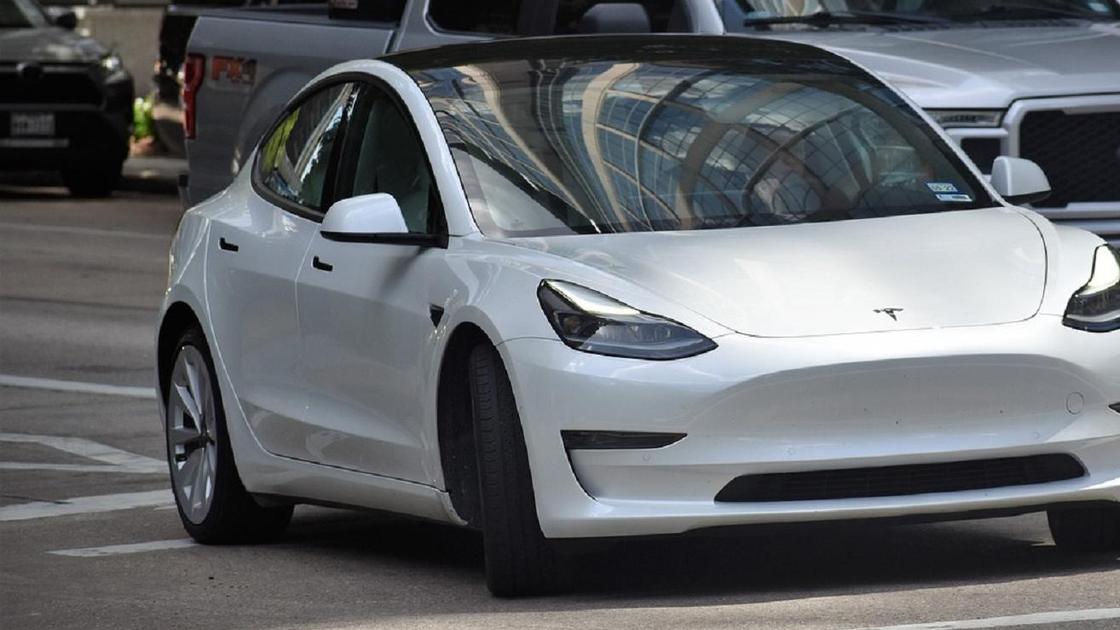 Tesla көлігі
