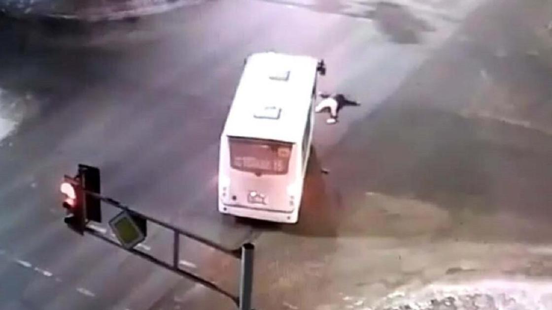 Автобус сбил пешеходов