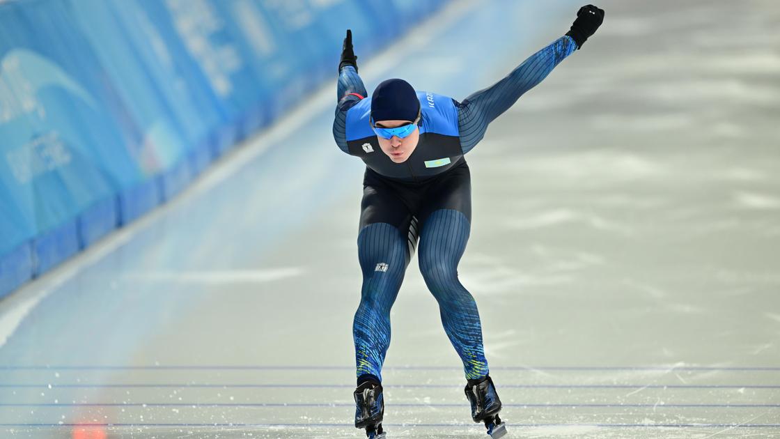 Казахстанский конькобежец Евгений Кошкин