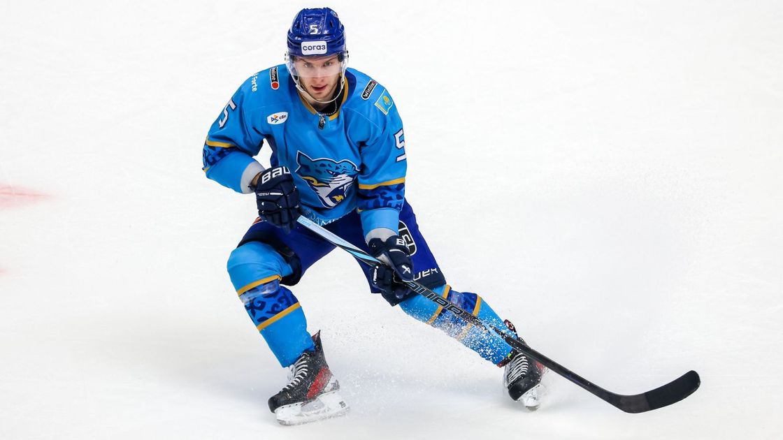 Нападающий сборной Казахстана по хоккею Олег Бойко