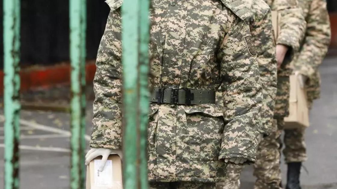 Әскери қызметкер