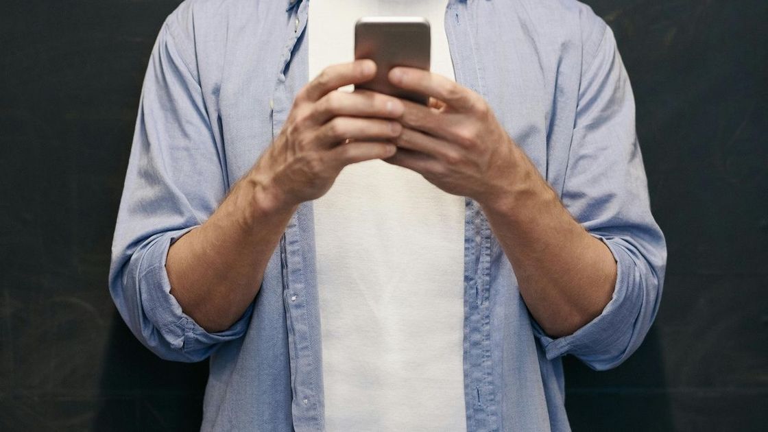 Мужчина с телефоном