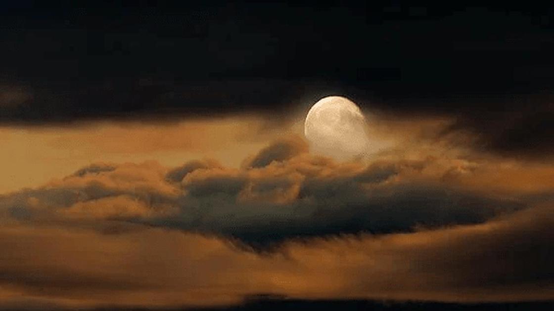 Луна за тучей Луна за тучей