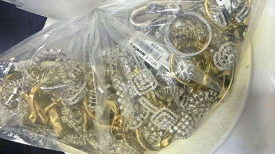Изъятые ювелирные изделия
