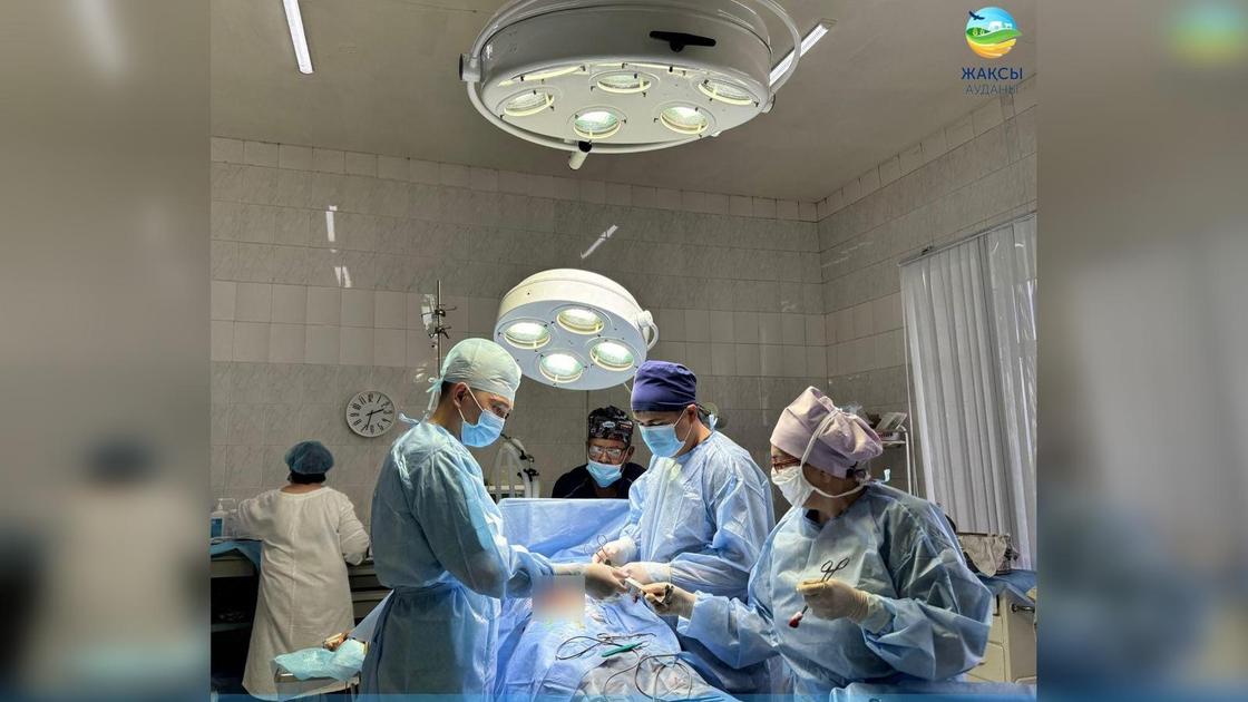 Врачи в операционной