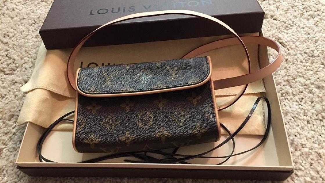 Кошелек Louis Vuitton лежит в коробке