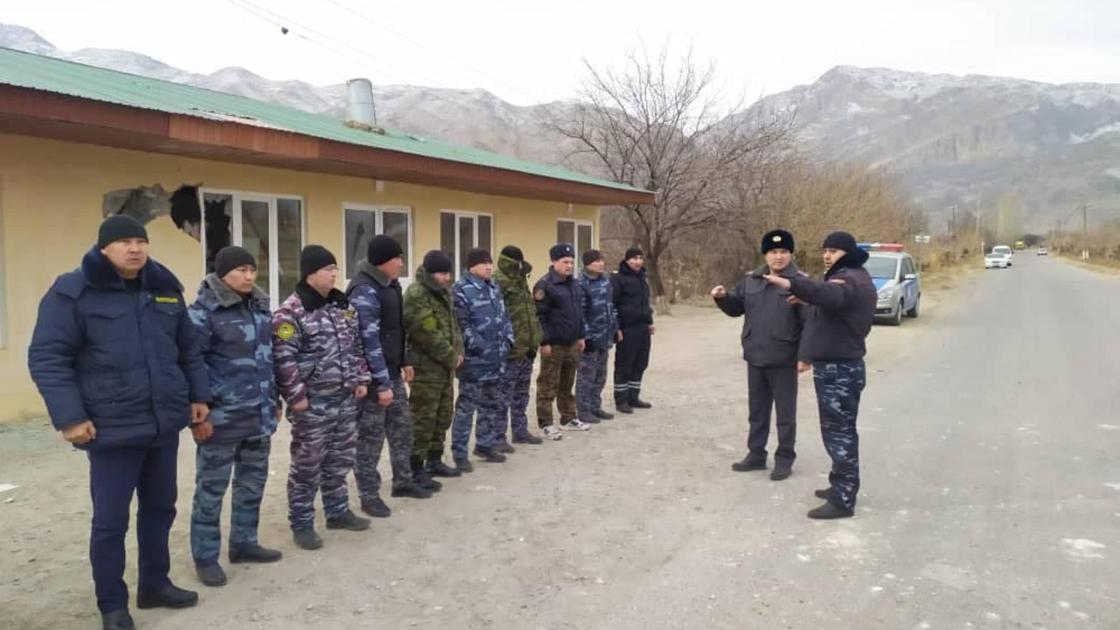 Милиция и Погранслужба ГКНБ Кыргызстана на границе