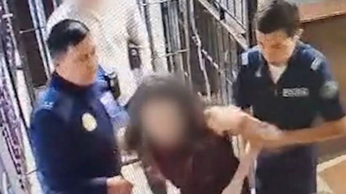 Запись с камер наблюдения в участке