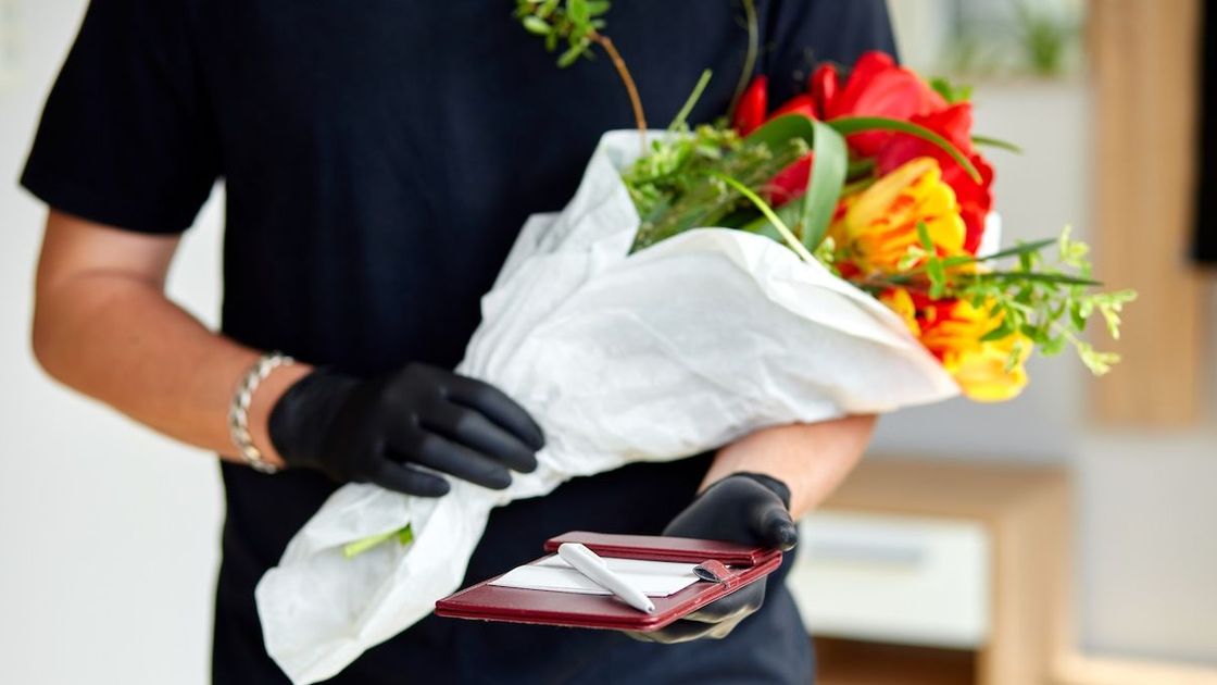 Цветы и подпись